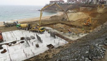 Как бетонът превзема някои от най-привлекателните кътчета по Черноморието ни (СНИМКИ)"