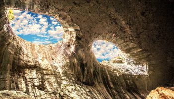 "Пещера Проходна – да погледнеш през божиите очи"