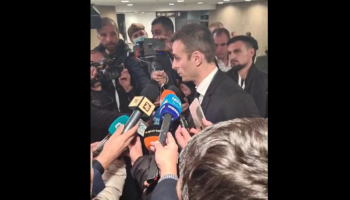 Бербатов честити на Михайлов, зададе въпрос и му се развикаха… ВИДЕО